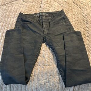 American Eagle Black Jeans
28 inch inseam
Camo print